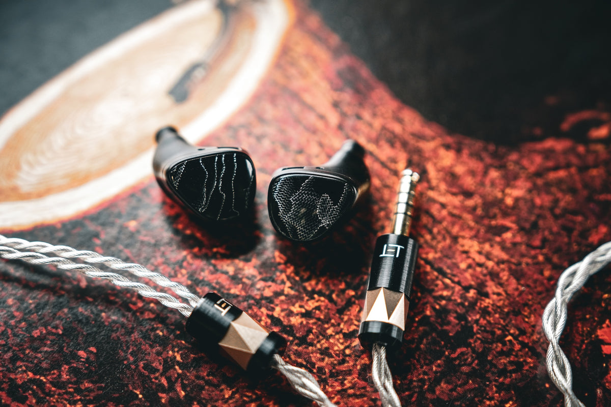 Cold, Dark Beauty | Noble Onyx Review