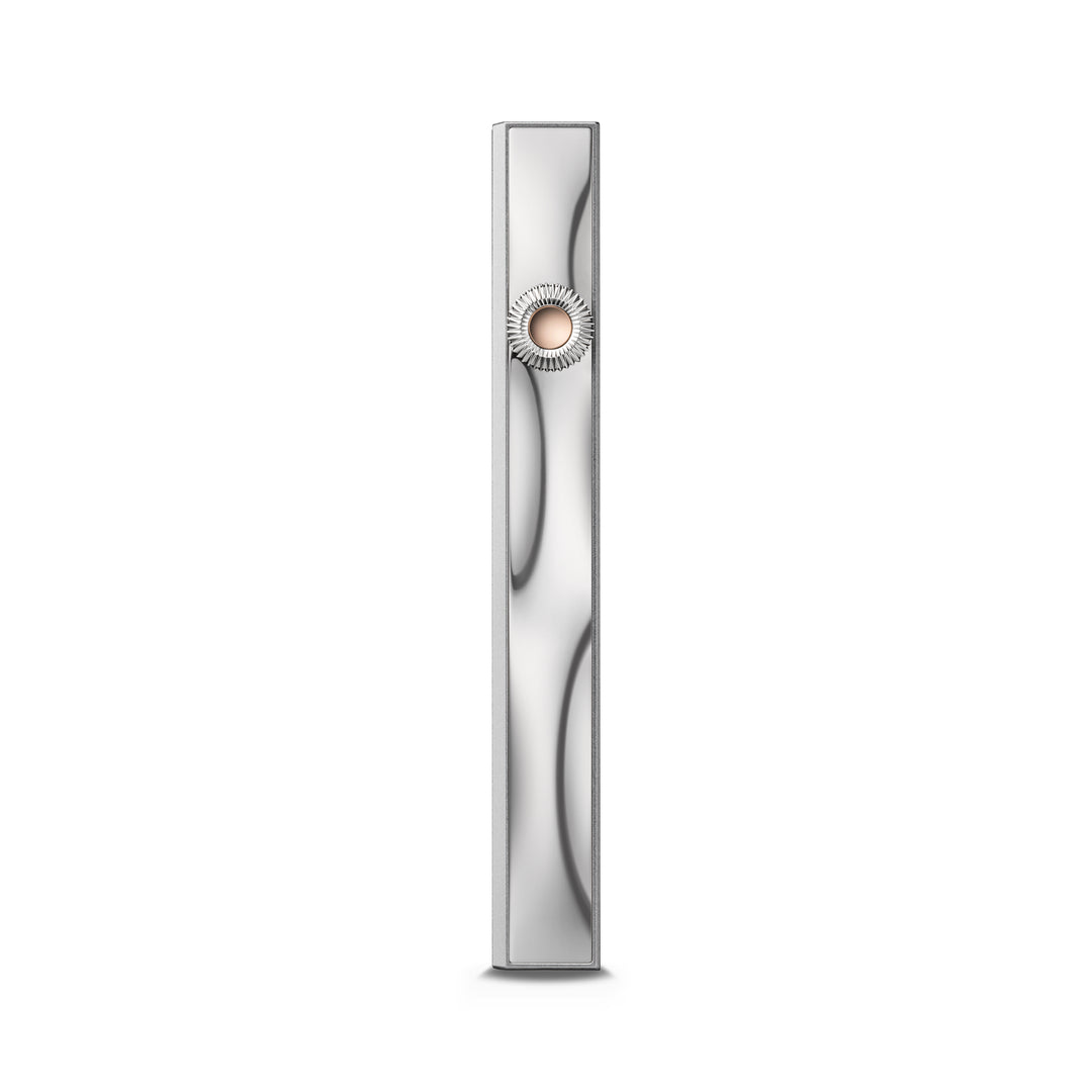 Astell&amp;Kern SE300 silver profile over white background