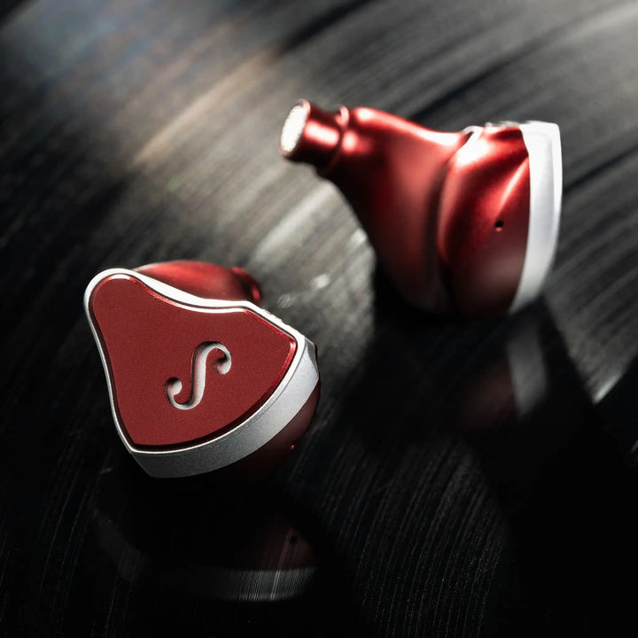 DITA Prelude Faceplate Focus Lifestyle Image