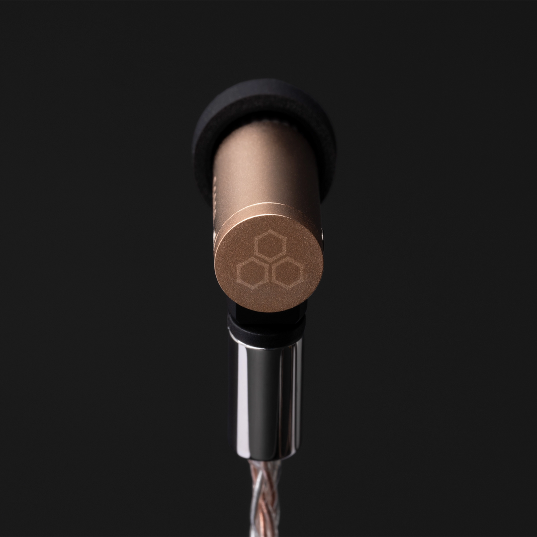 Final Audio S6000 IEM center black background