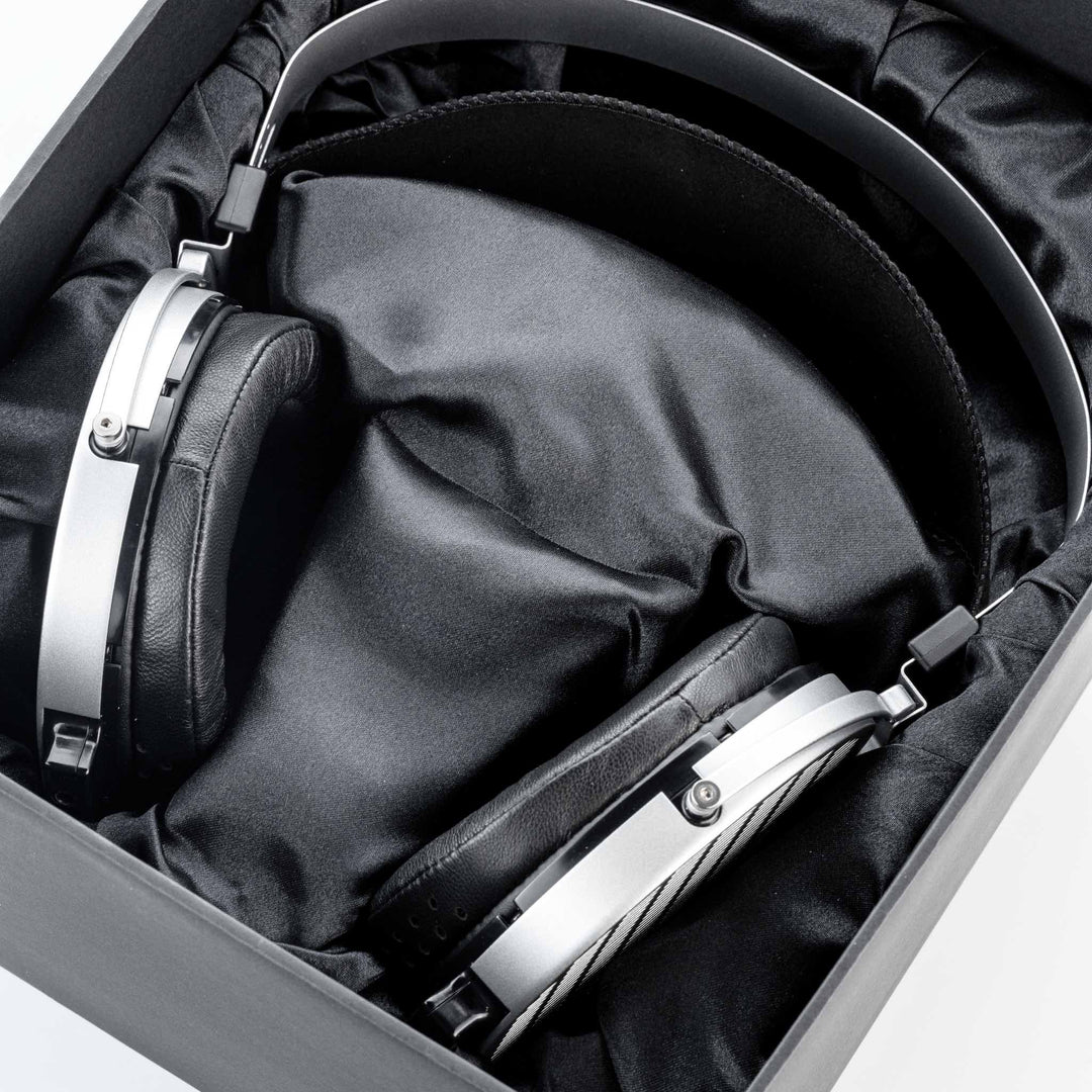 Moondrop Cosmo inside retail box bird&