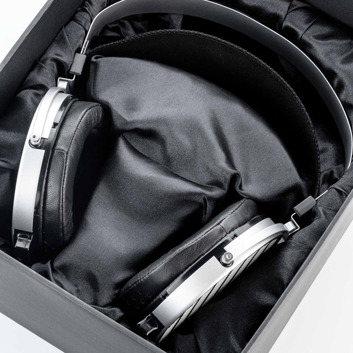 Moondrop Cosmo inside retail box bird&